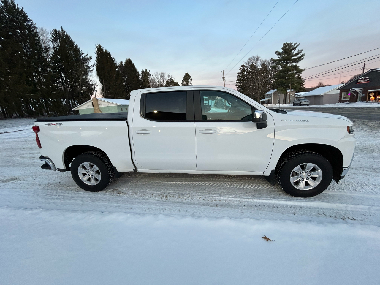Chevrolet Silverado 1500 4WD Crew Cab 147" LT 2020