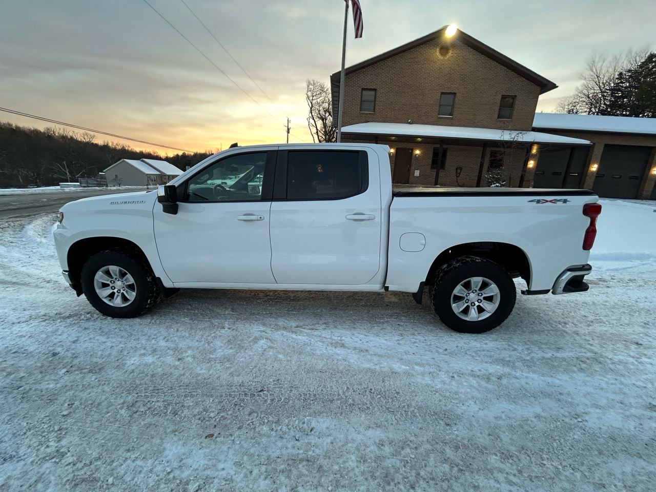 Chevrolet Silverado 1500 4WD Crew Cab 147" LT 2020