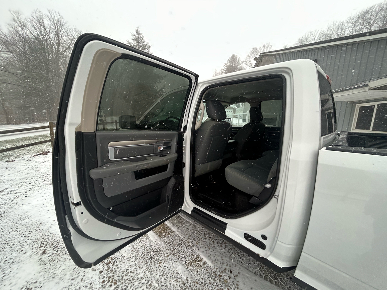 RAM 2500 4WD Crew Cab 149" SLT 2016