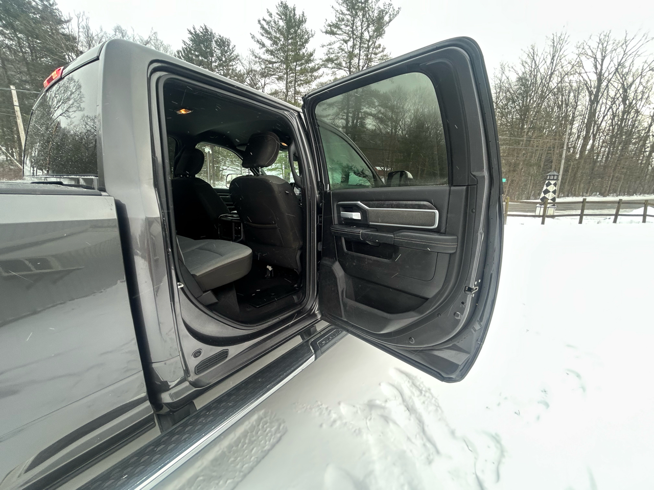 RAM 2500 Big Horn 4x4 Crew Cab 6'4" Box 2021