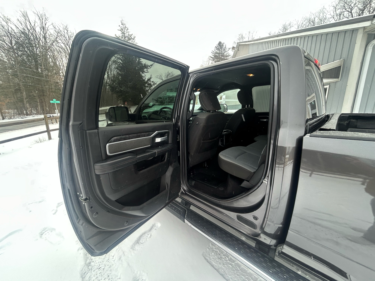 RAM 2500 Big Horn 4x4 Crew Cab 6'4" Box 2021