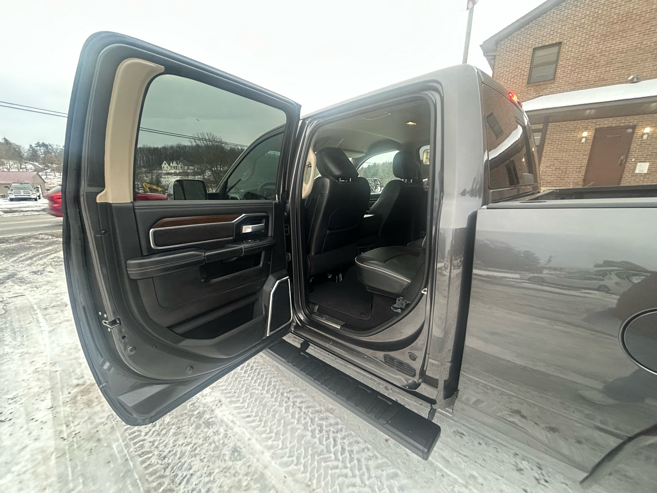 RAM 2500 Laramie 4x4 Crew Cab 6'4" Box 2022