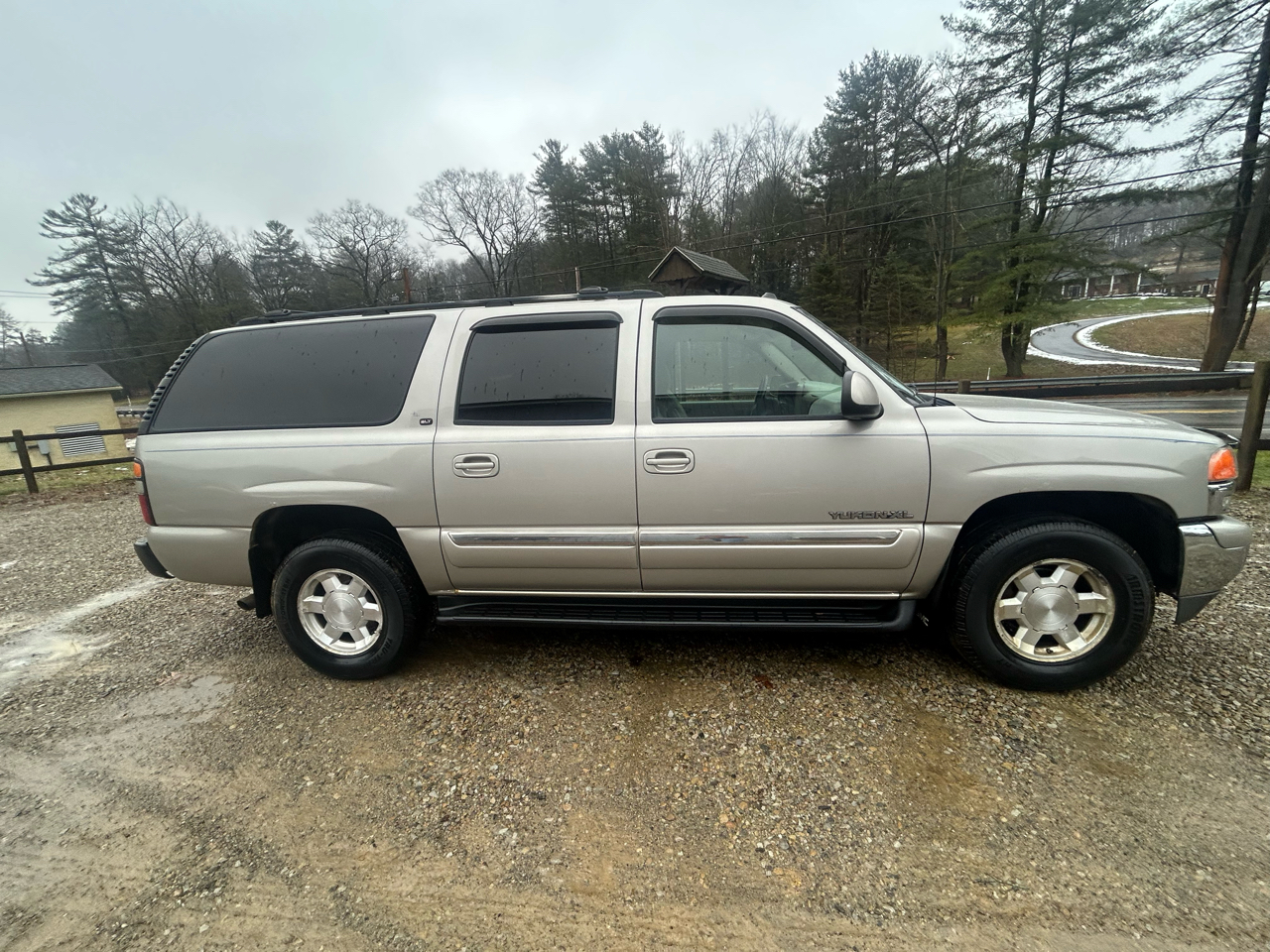GMC Yukon XL 4dr 1500 4WD SLT 2005