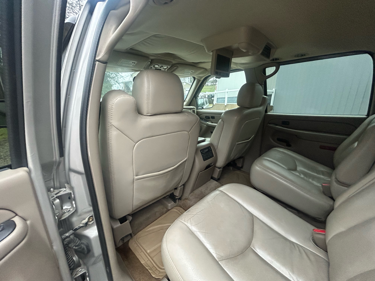 GMC Yukon XL 4dr 1500 4WD SLT 2005