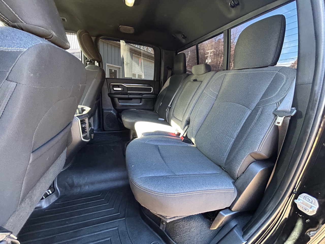 RAM 2500 Big Horn 4x4 Crew Cab 8' Box 2019