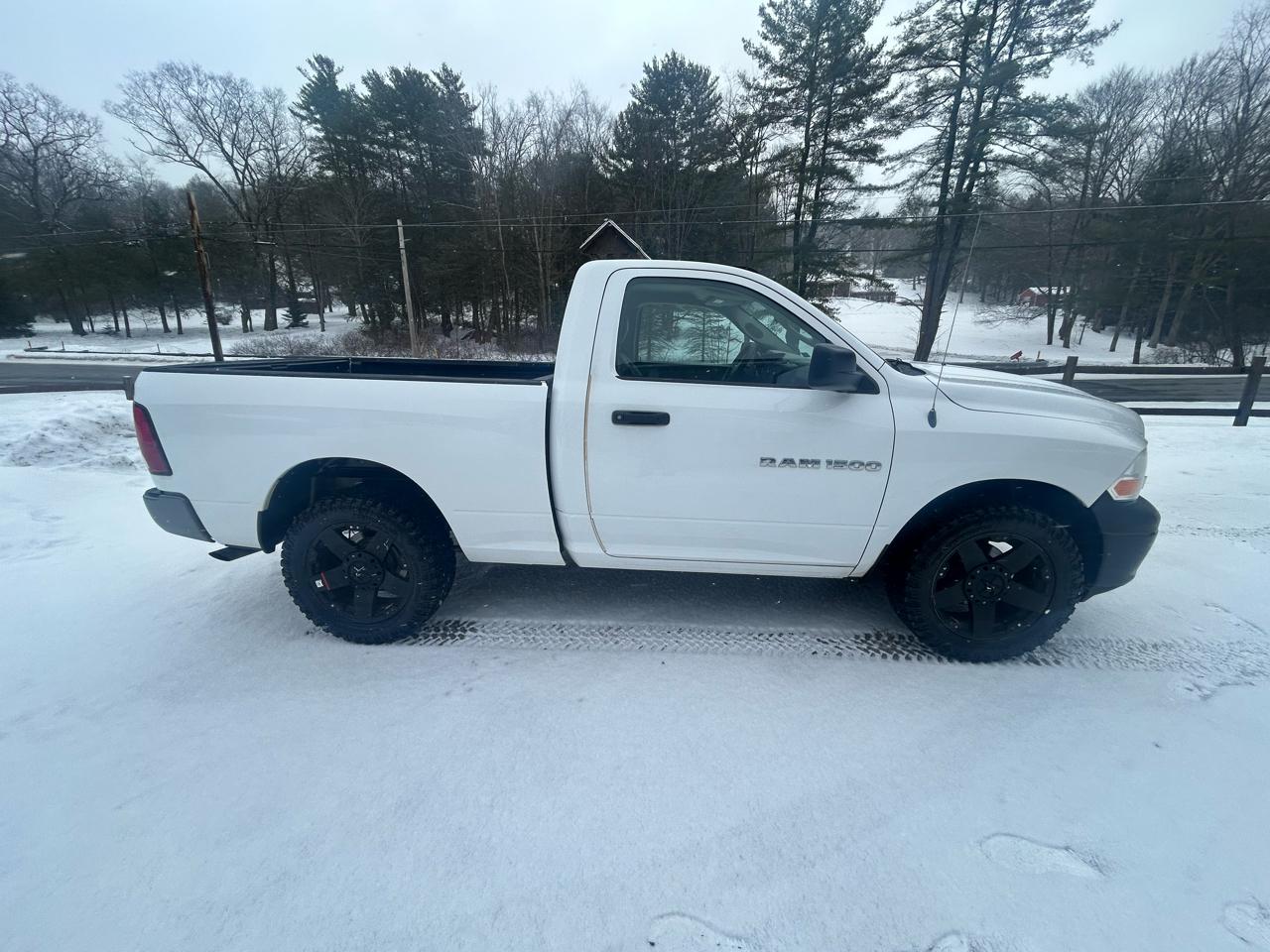 RAM 1500 4WD Reg Cab 120.5" ST 2011