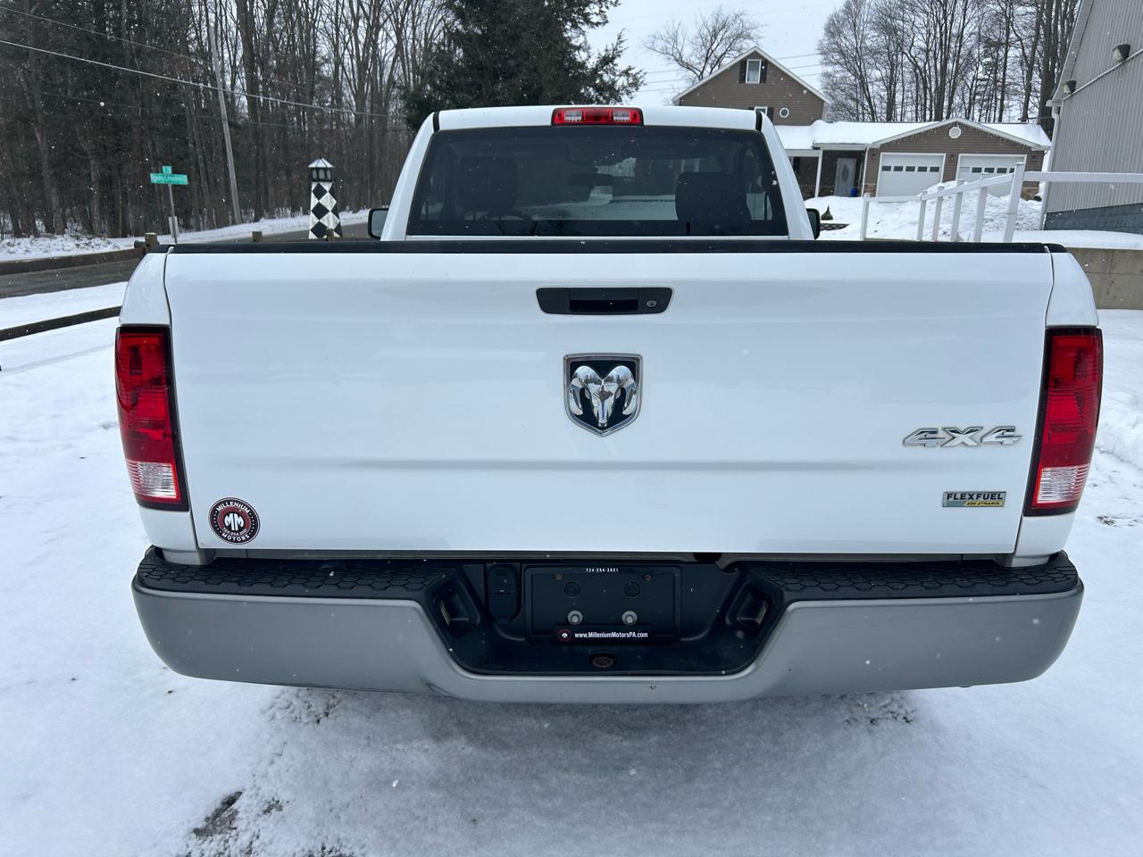 RAM 1500 4WD Reg Cab 120.5" ST 2011