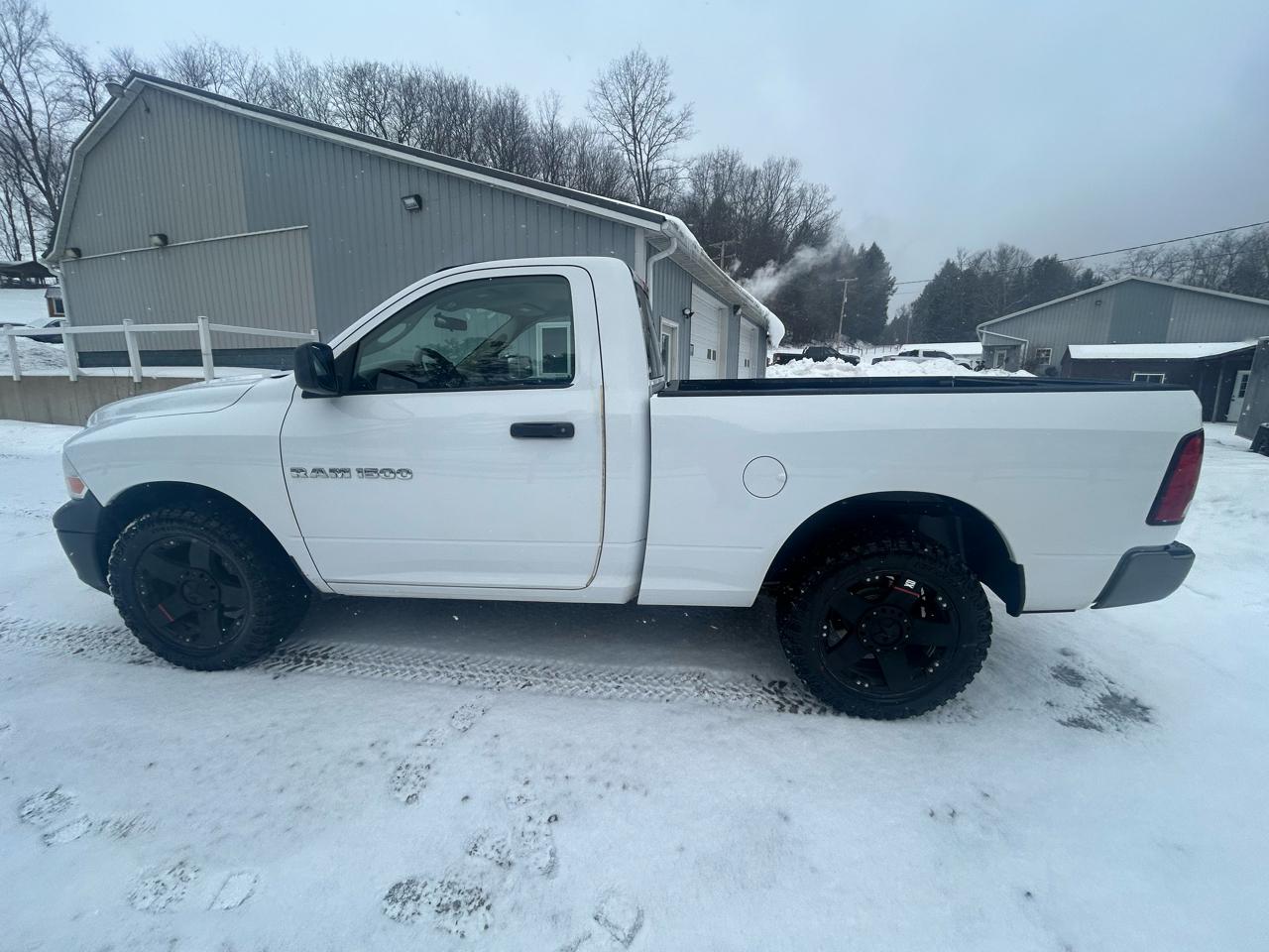 RAM 1500 4WD Reg Cab 120.5" ST 2011