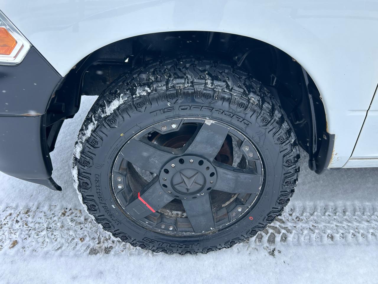 RAM 1500 4WD Reg Cab 120.5" ST 2011