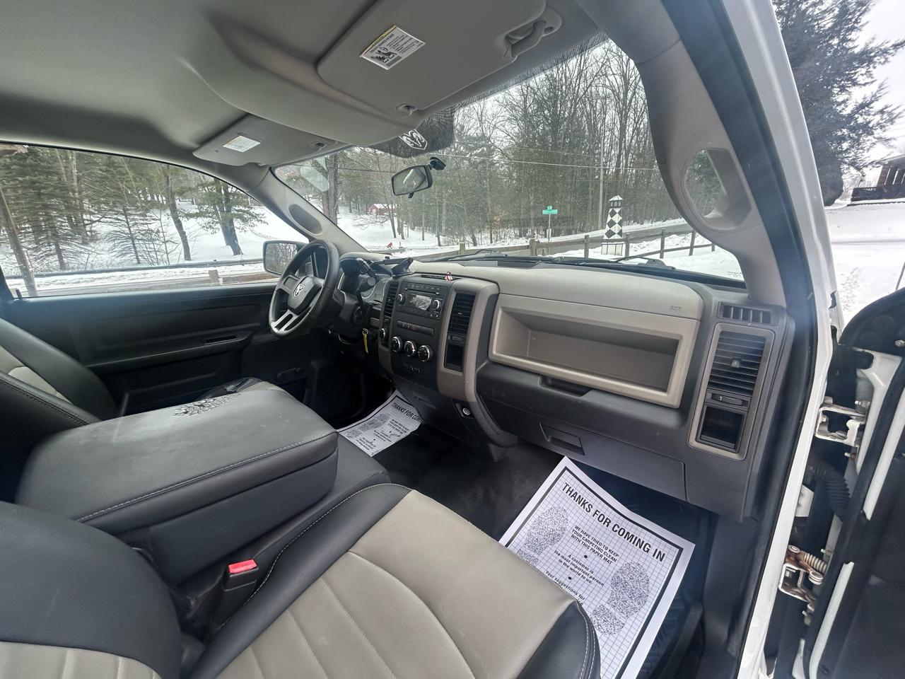 RAM 1500 4WD Reg Cab 120.5" ST 2011