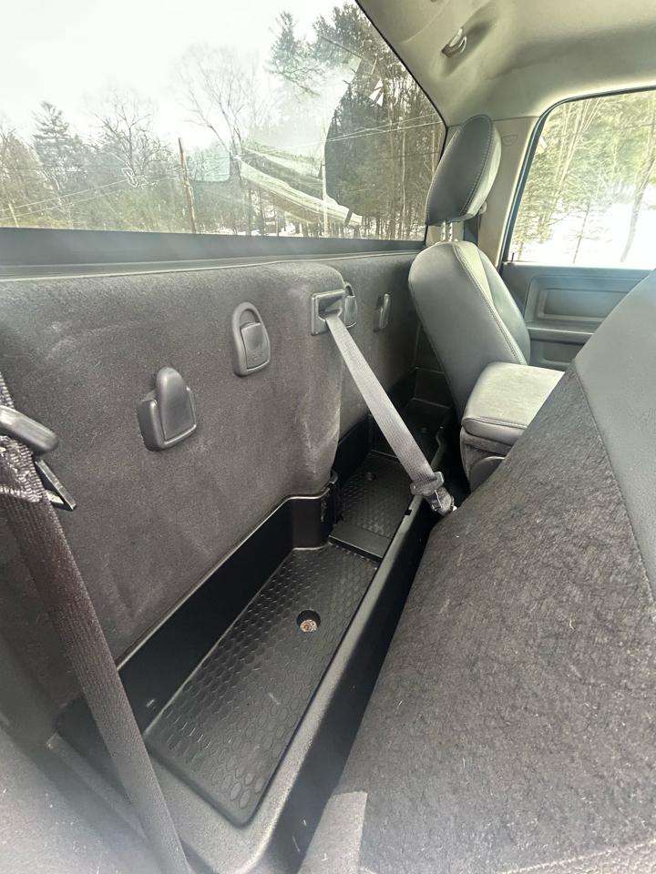 RAM 1500 4WD Reg Cab 120.5" ST 2011