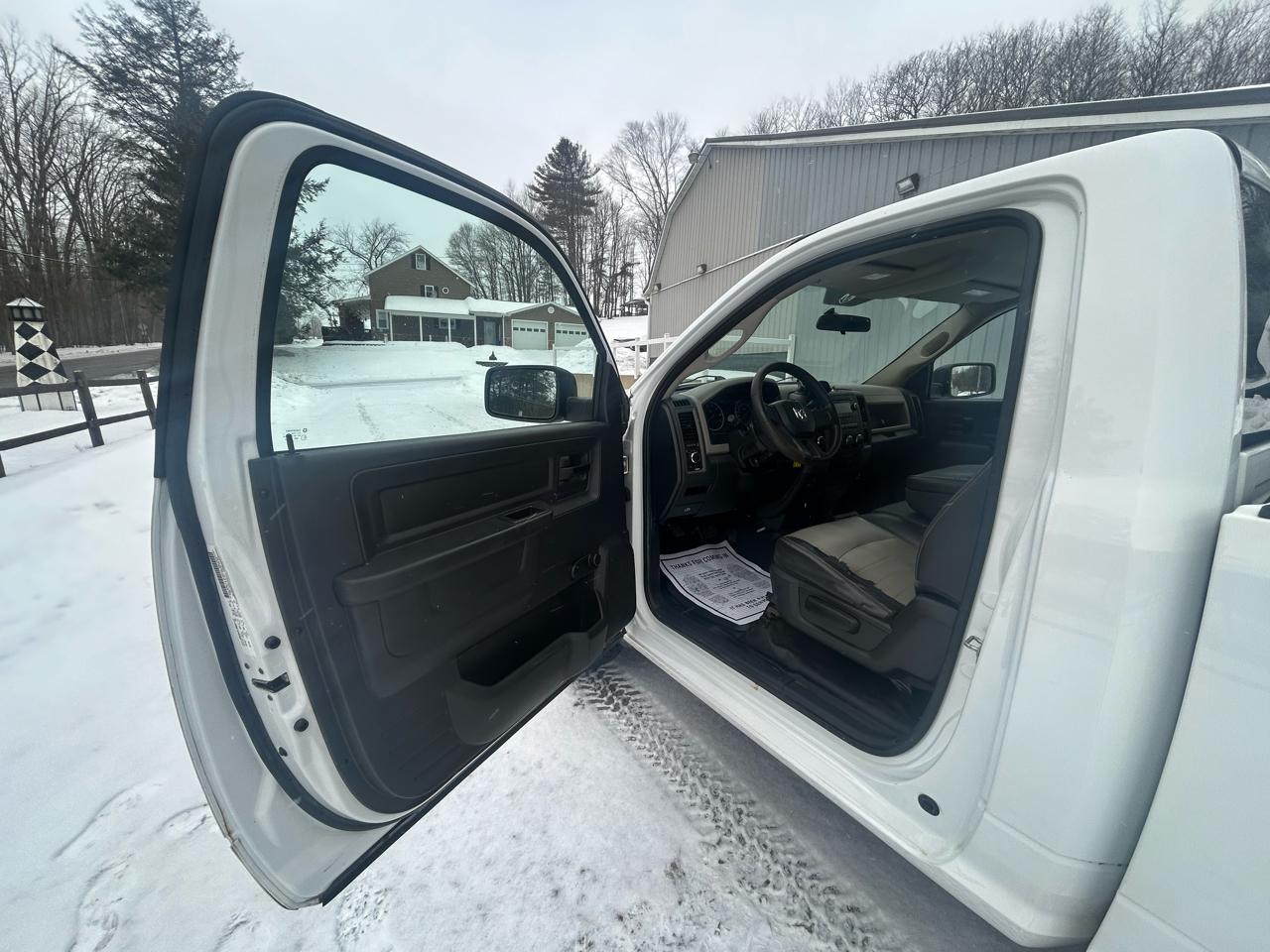 RAM 1500 4WD Reg Cab 120.5" ST 2011