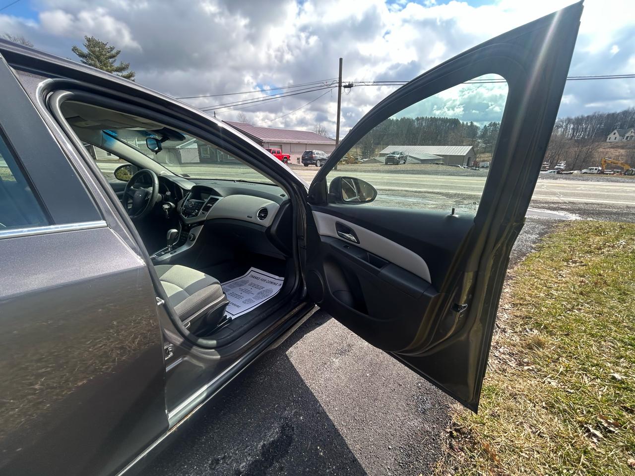 Chevrolet Cruze 4dr Sdn LS 2011