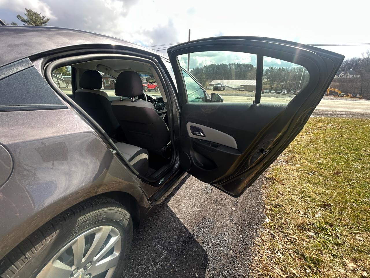 Chevrolet Cruze 4dr Sdn LS 2011