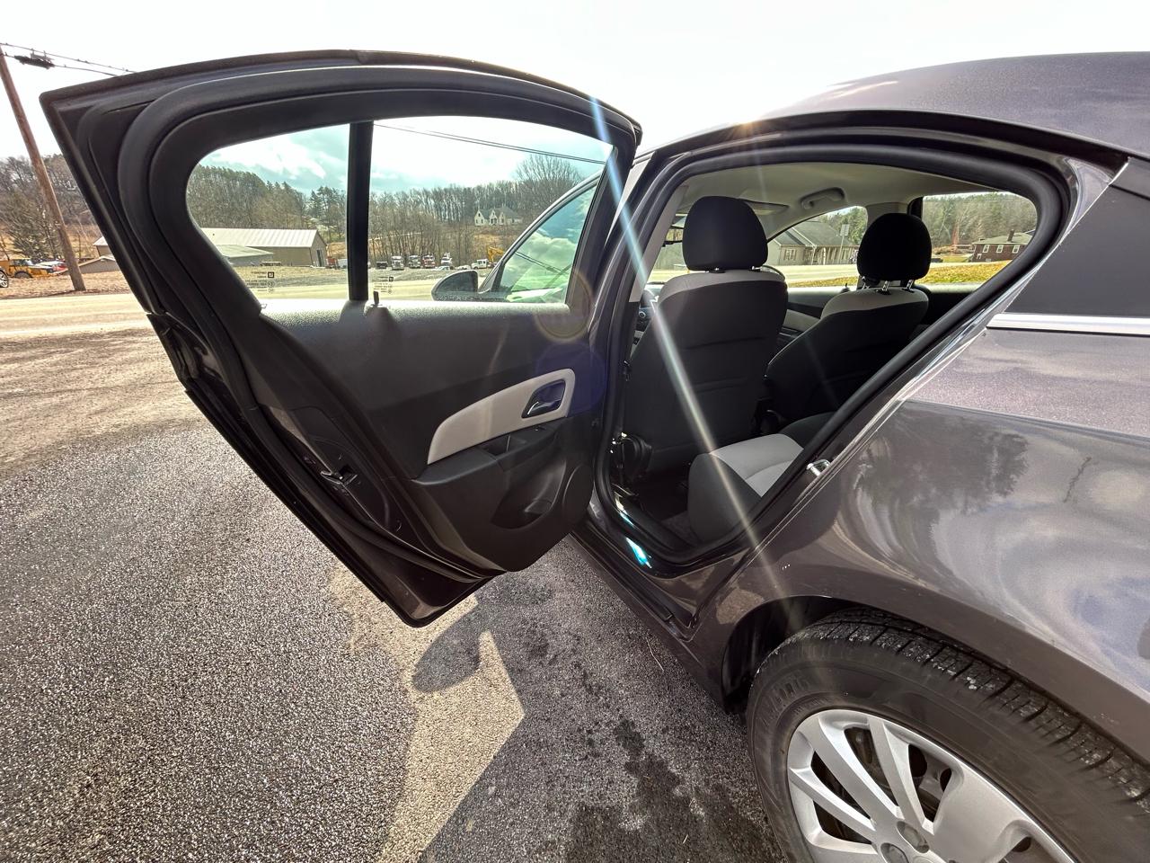 Chevrolet Cruze 4dr Sdn LS 2011