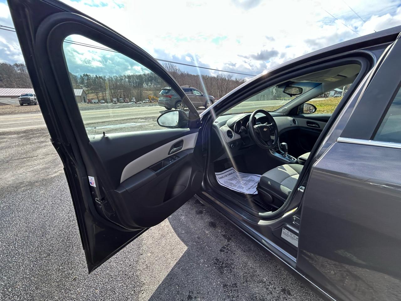 Chevrolet Cruze 4dr Sdn LS 2011