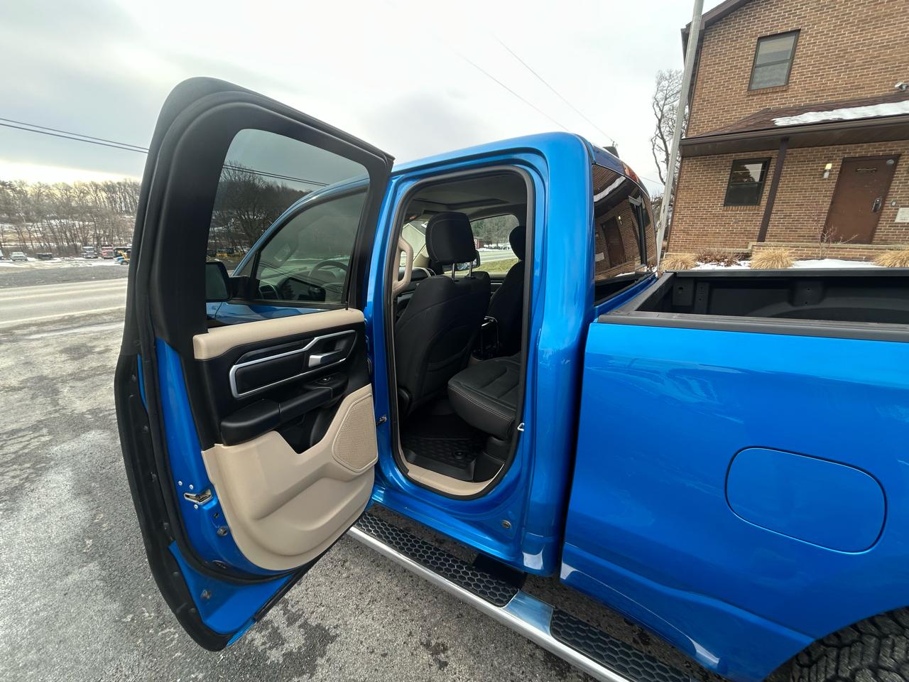 RAM 1500 4WD Quad Cab 140.5" Big Horn 2020