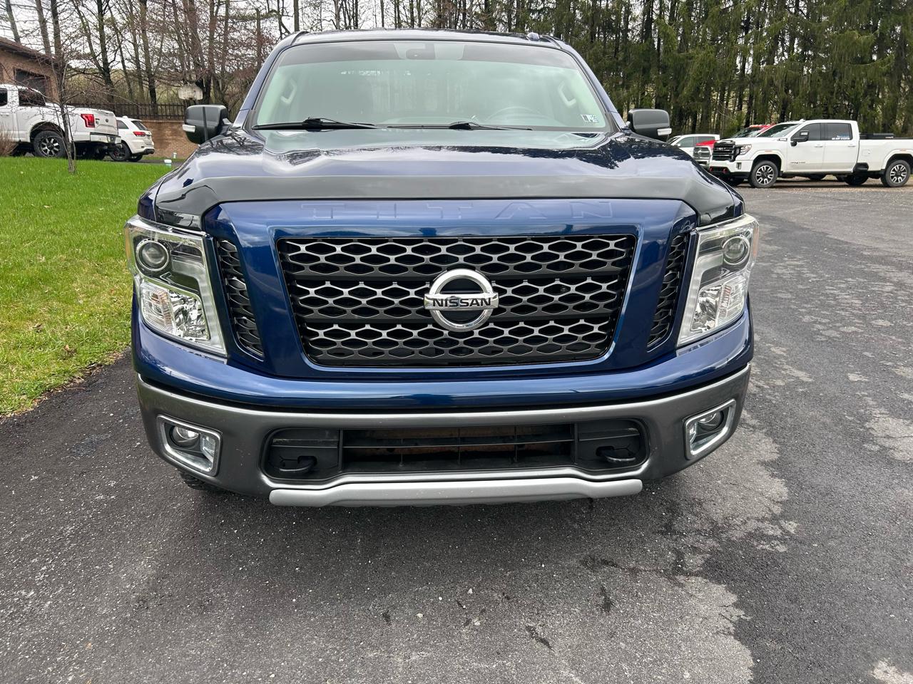Nissan Titan 4x4 Crew Cab PRO-4X 2017