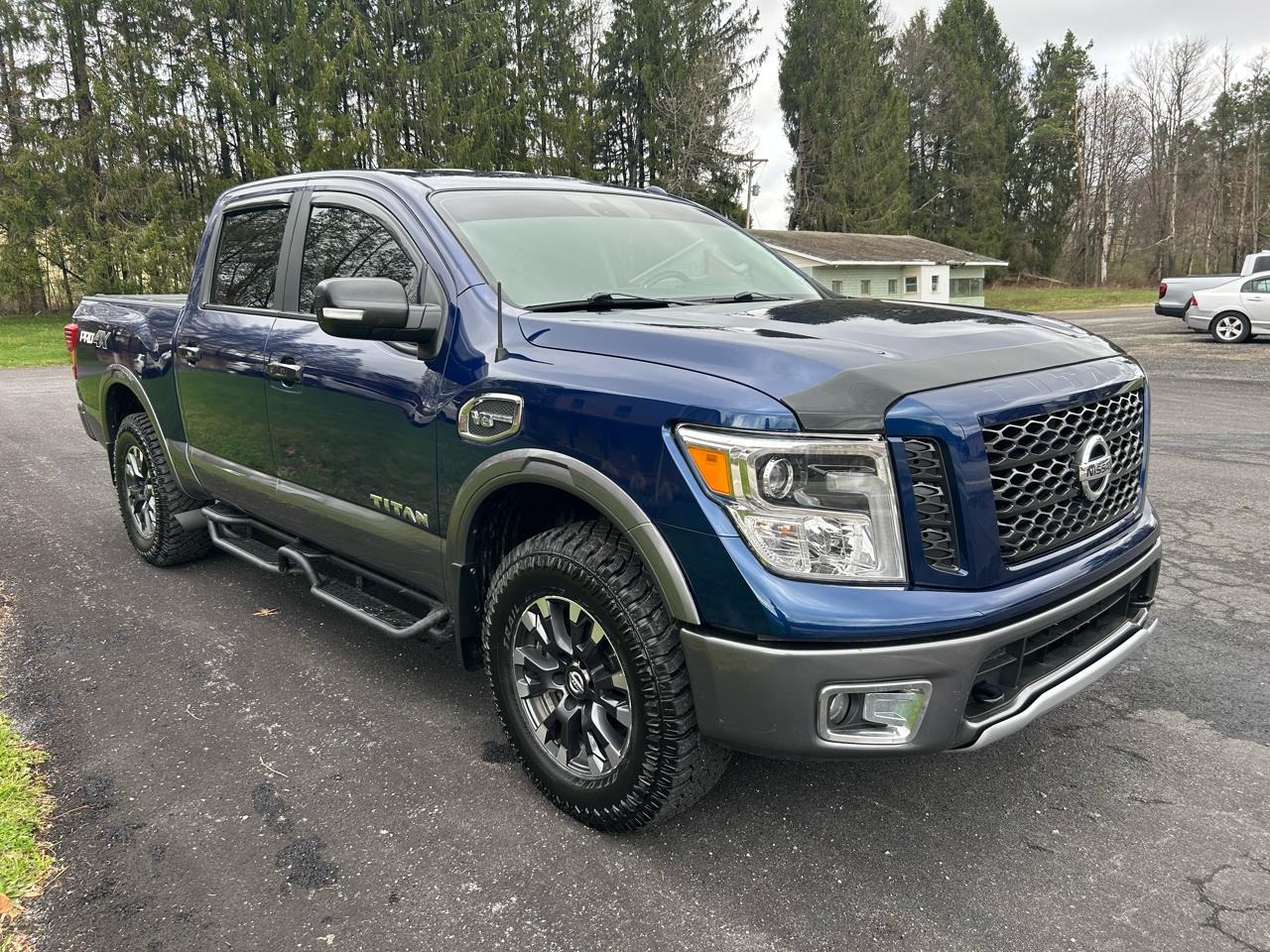 Nissan Titan 4x4 Crew Cab PRO-4X 2017