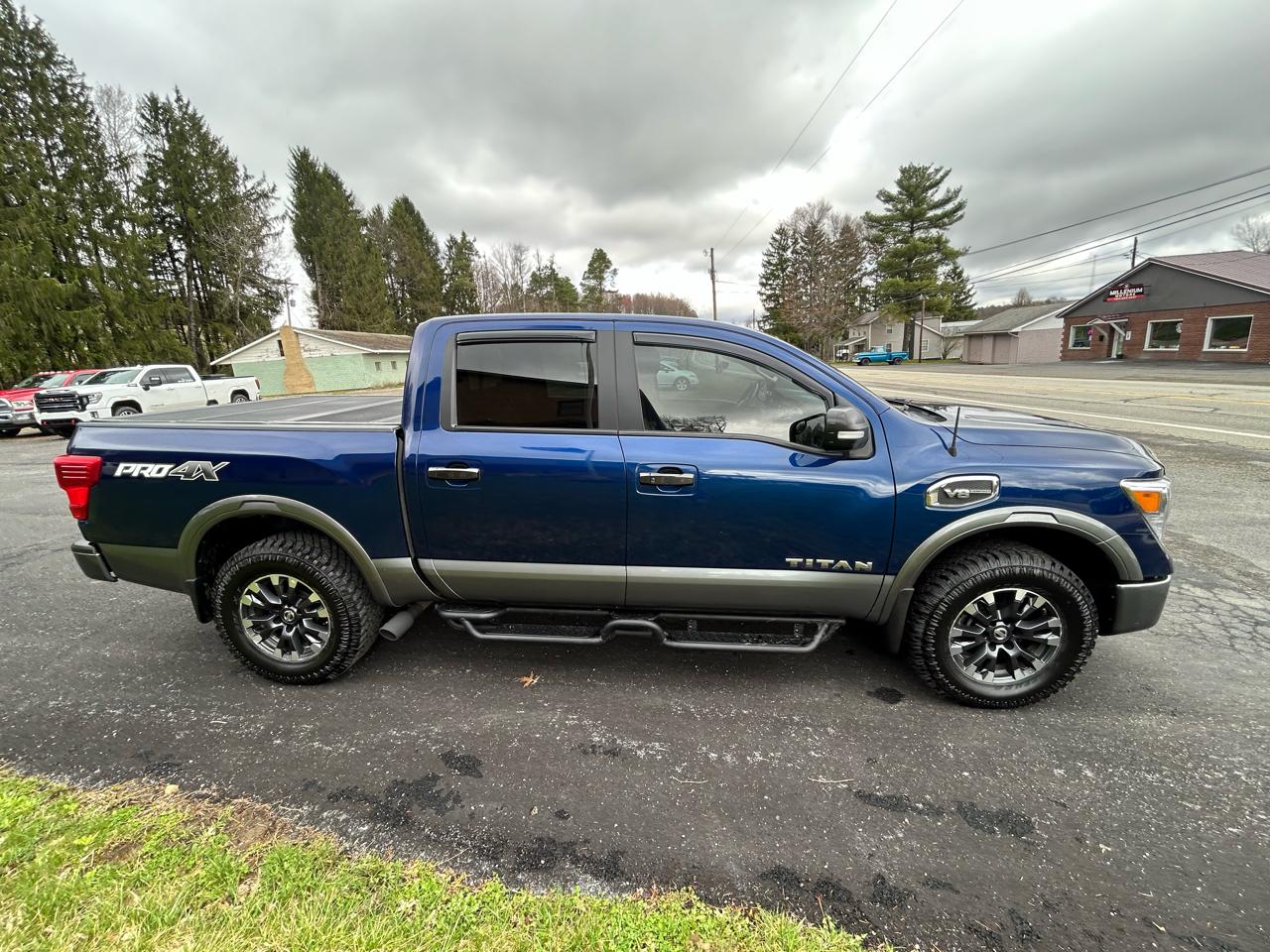 Nissan Titan 4x4 Crew Cab PRO-4X 2017