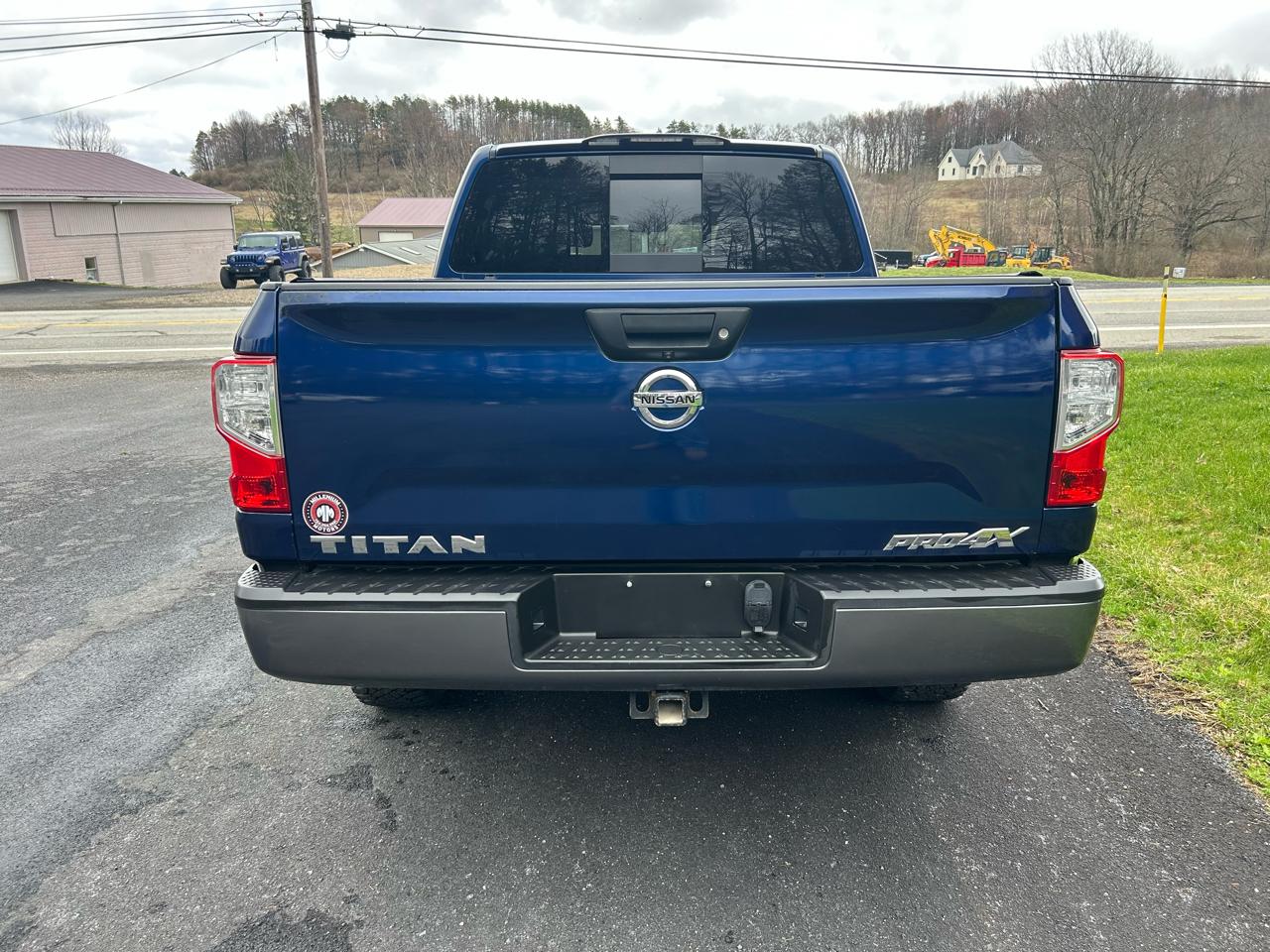 Nissan Titan 4x4 Crew Cab PRO-4X 2017