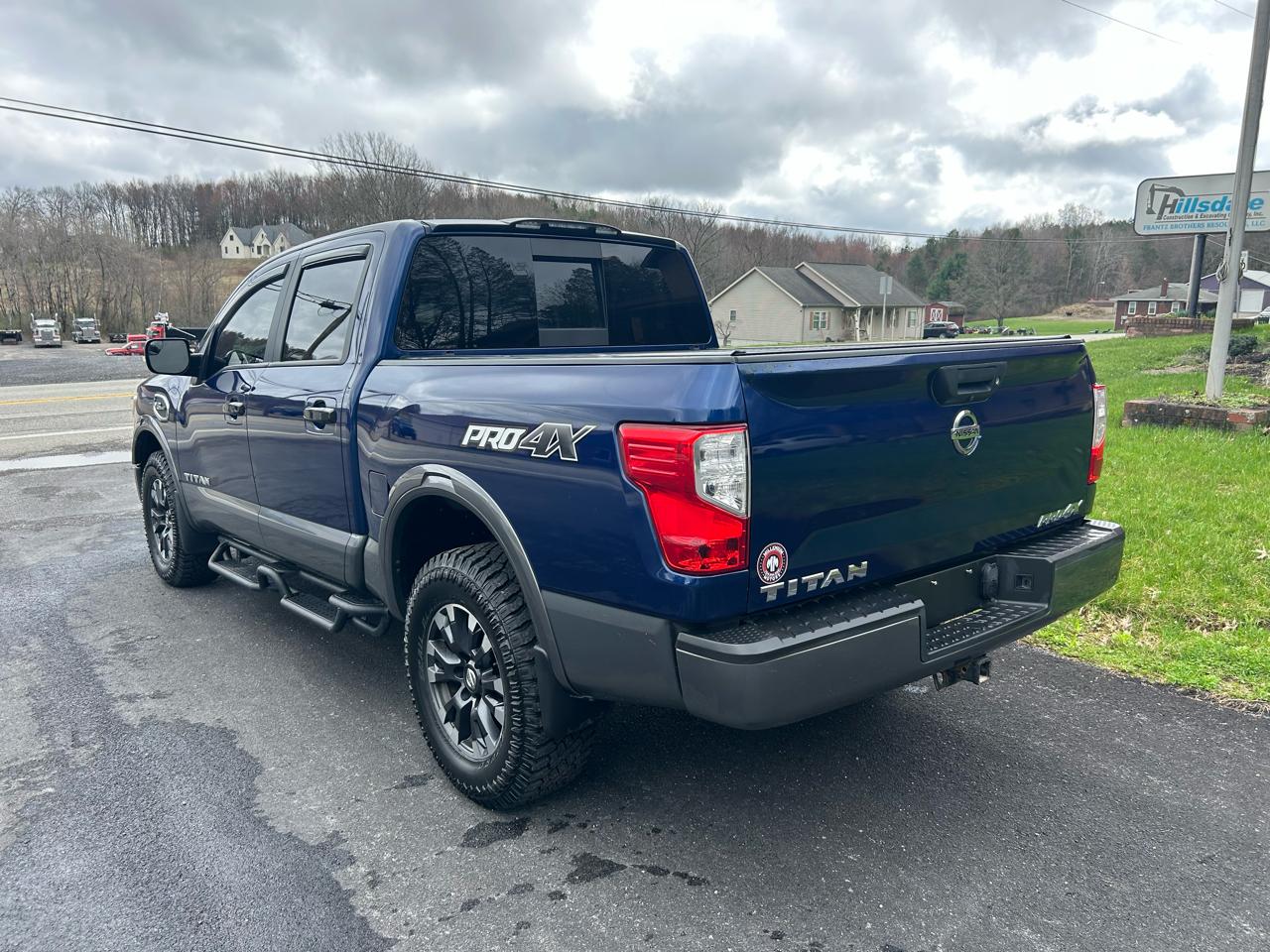 Nissan Titan 4x4 Crew Cab PRO-4X 2017