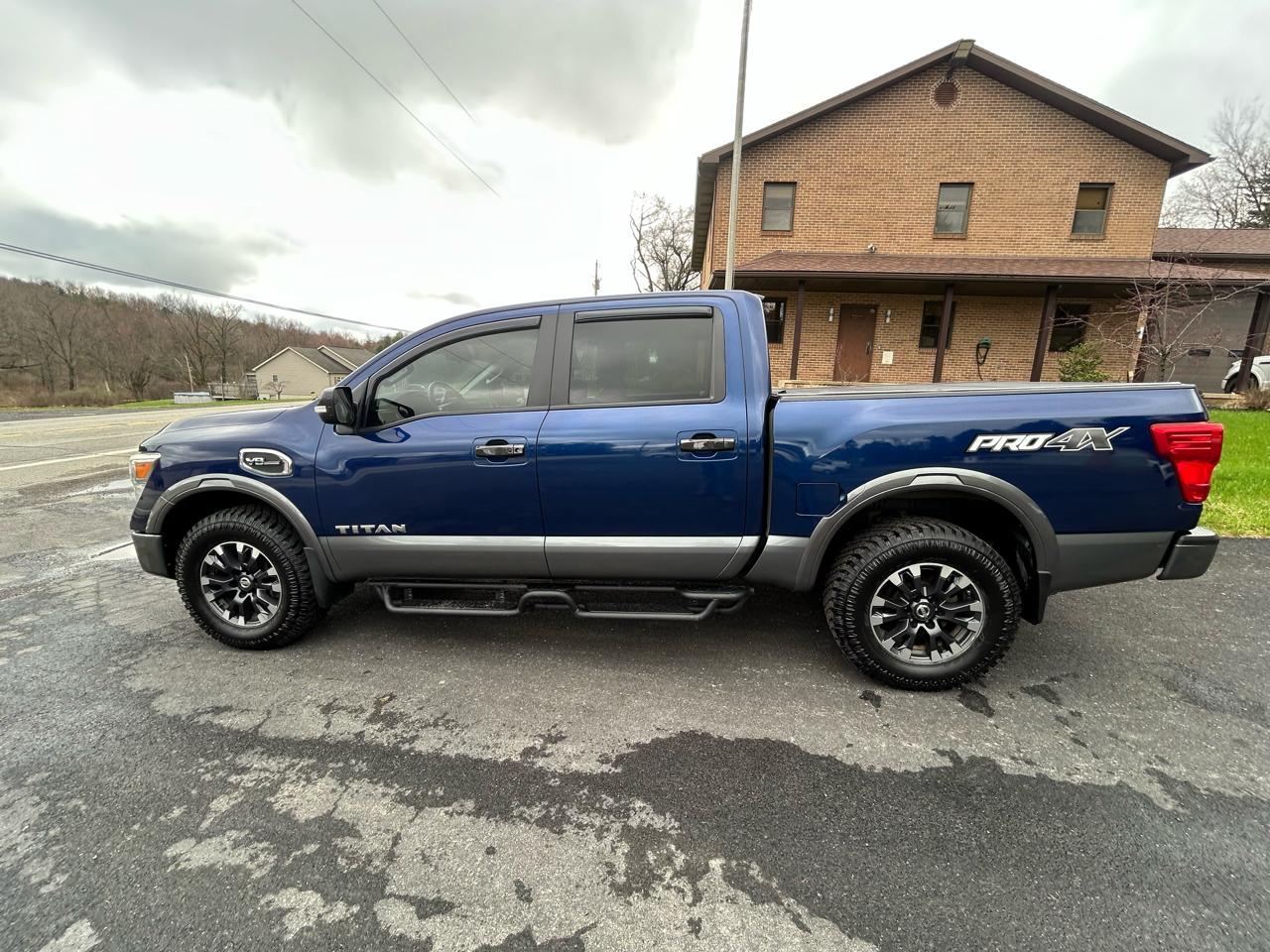 Nissan Titan 4x4 Crew Cab PRO-4X 2017