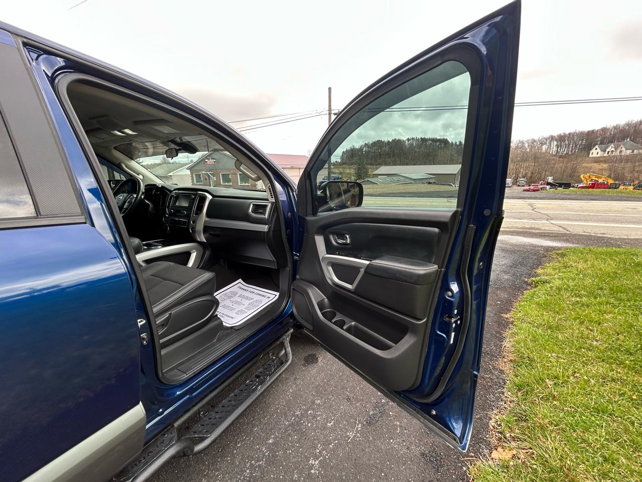 Nissan Titan 4x4 Crew Cab PRO-4X 2017