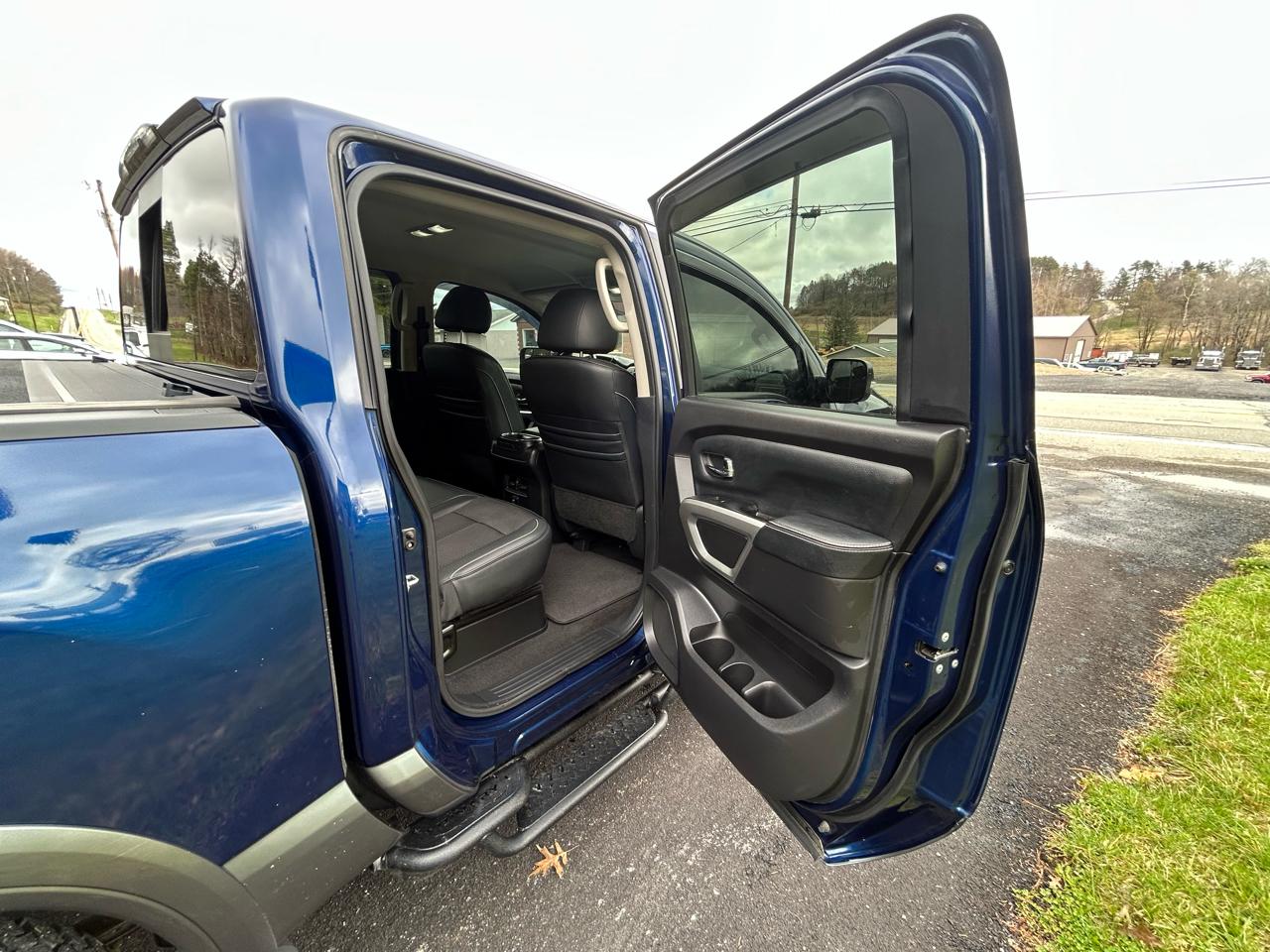 Nissan Titan 4x4 Crew Cab PRO-4X 2017