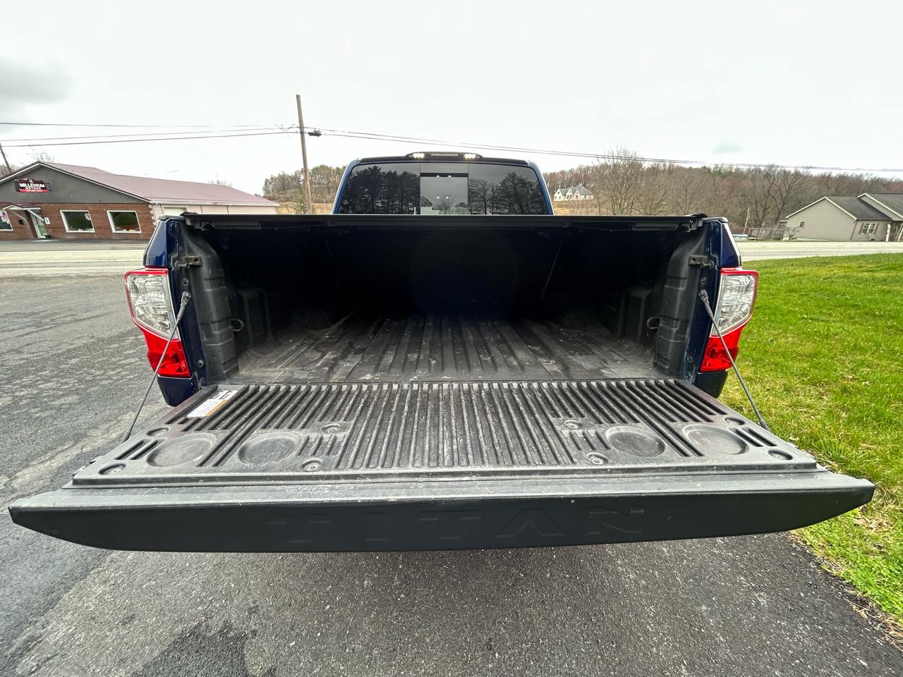 Nissan Titan 4x4 Crew Cab PRO-4X 2017