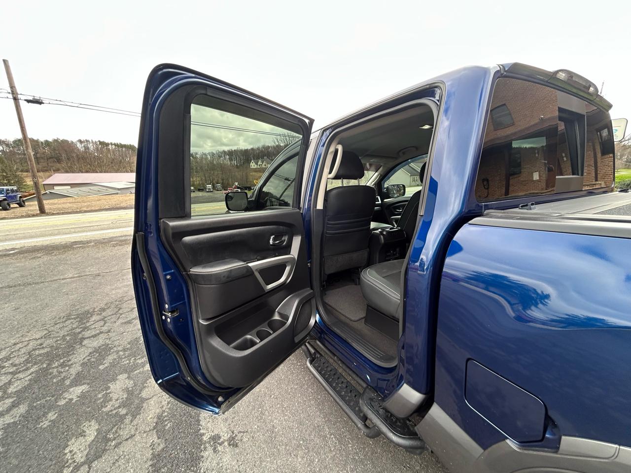 Nissan Titan 4x4 Crew Cab PRO-4X 2017