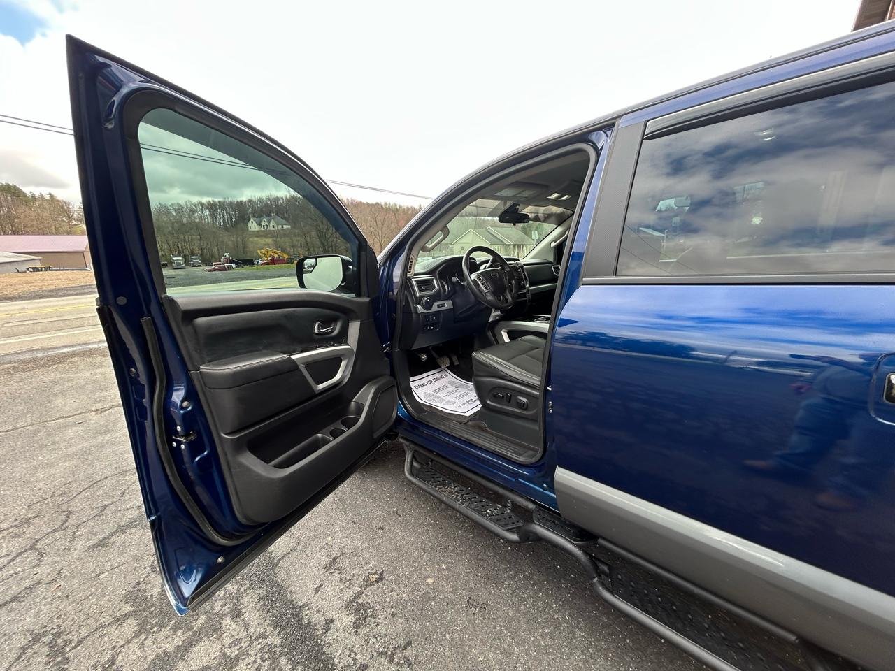 Nissan Titan 4x4 Crew Cab PRO-4X 2017