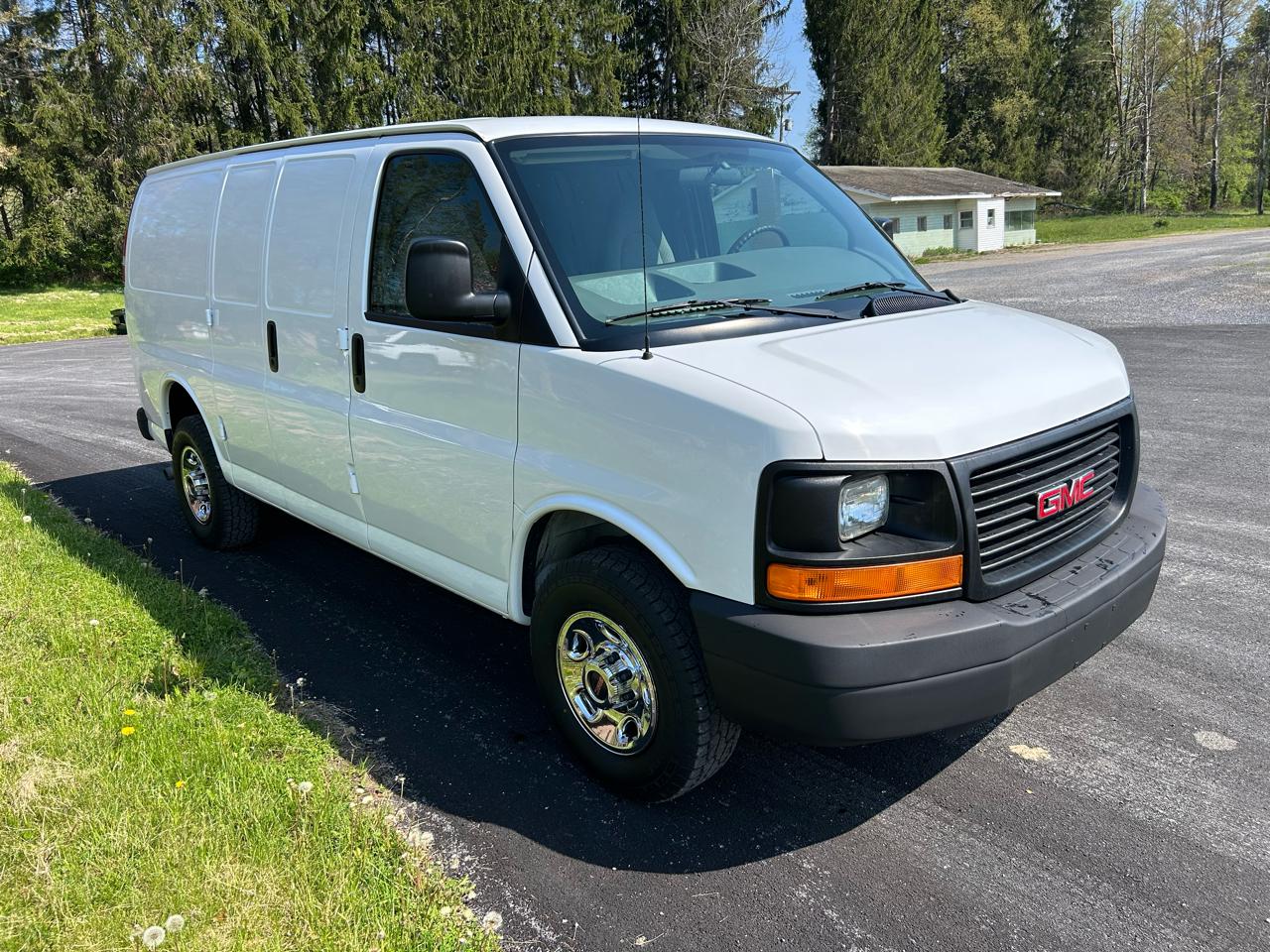 GMC Savana Cargo Van RWD 3500 135" 2007