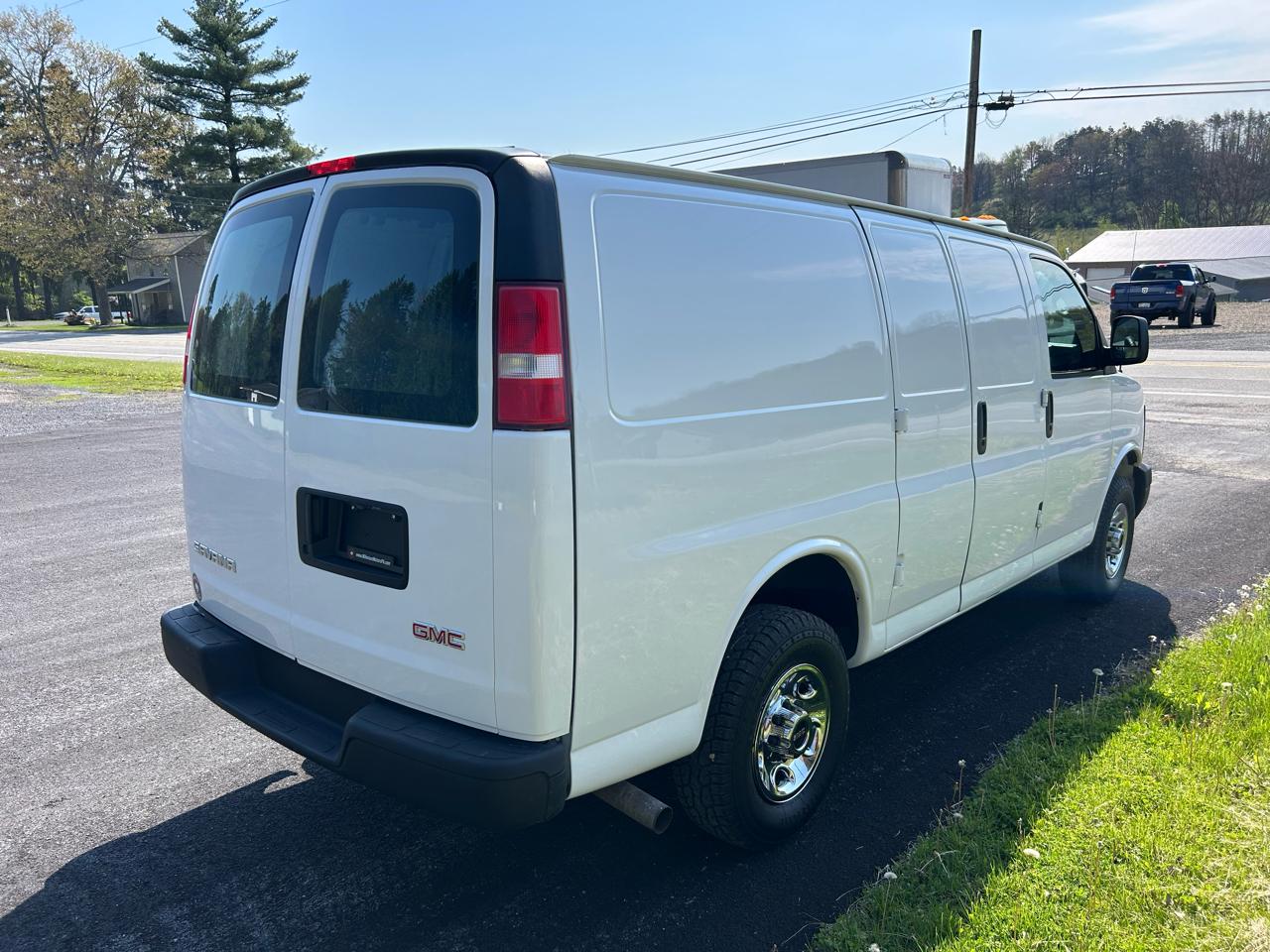 GMC Savana Cargo Van RWD 3500 135" 2007