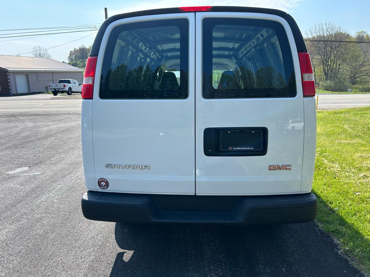 GMC Savana Cargo Van RWD 3500 135" 2007