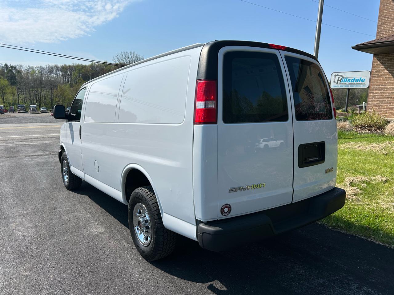 GMC Savana Cargo Van RWD 3500 135" 2007