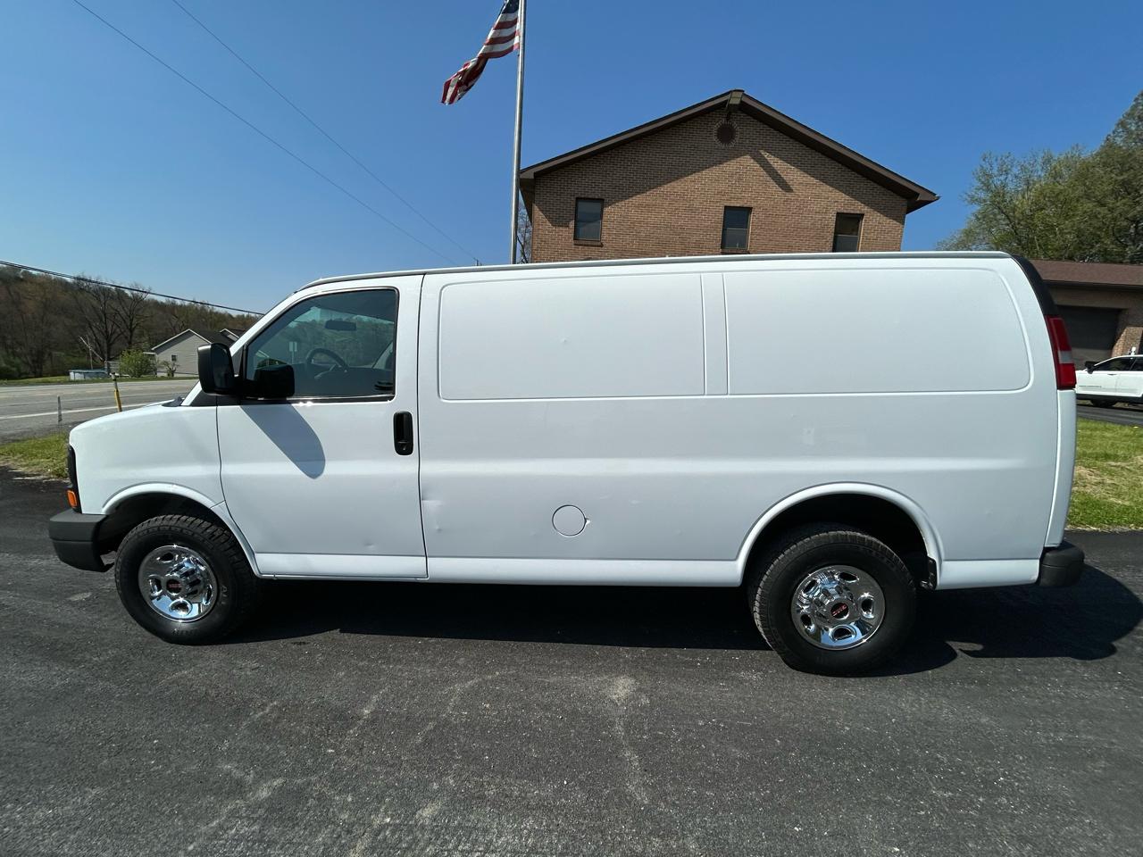 GMC Savana Cargo Van RWD 3500 135" 2007