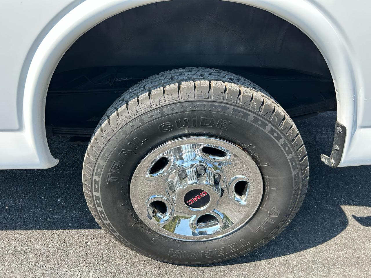 GMC Savana Cargo Van RWD 3500 135" 2007