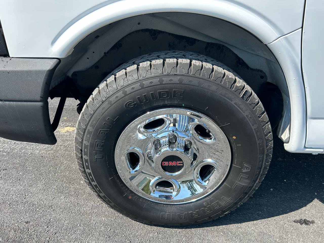 GMC Savana Cargo Van RWD 3500 135" 2007