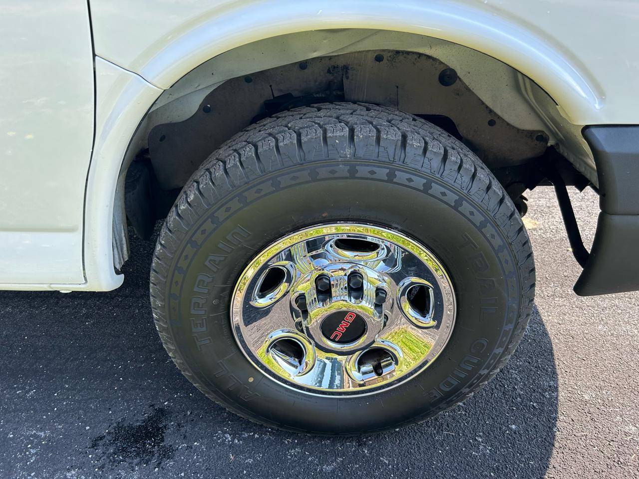 GMC Savana Cargo Van RWD 3500 135" 2007