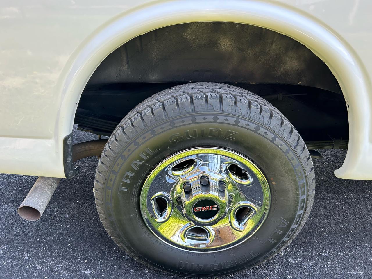 GMC Savana Cargo Van RWD 3500 135" 2007