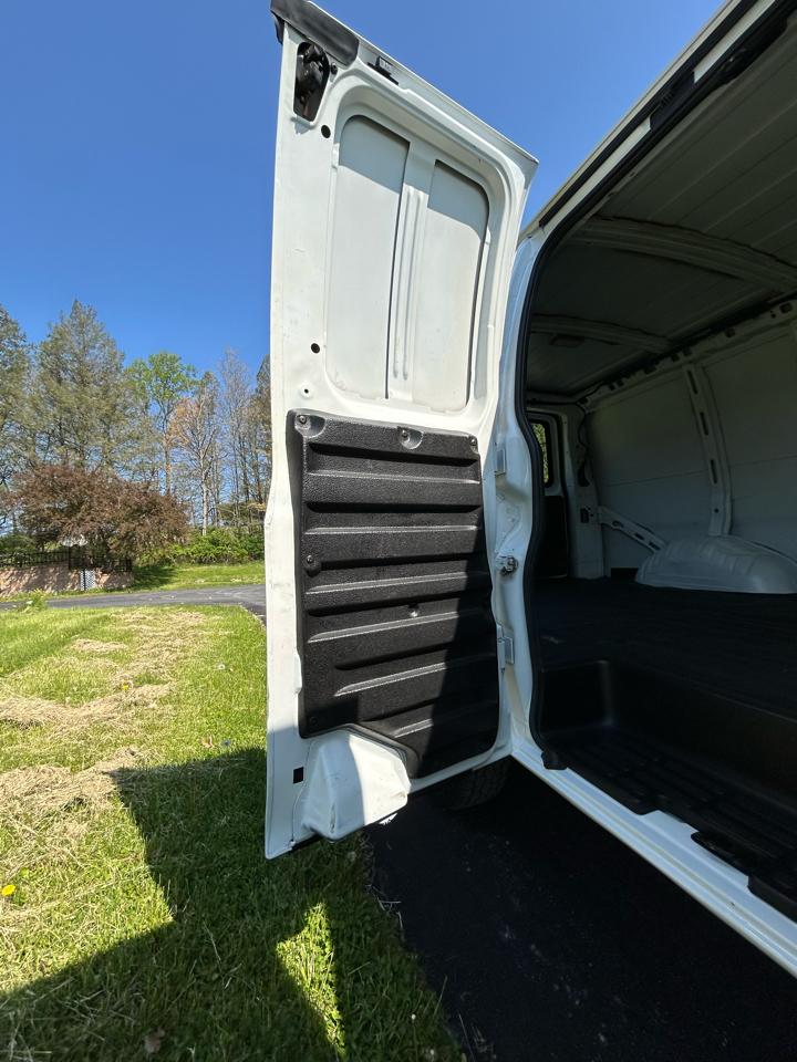 GMC Savana Cargo Van RWD 3500 135" 2007