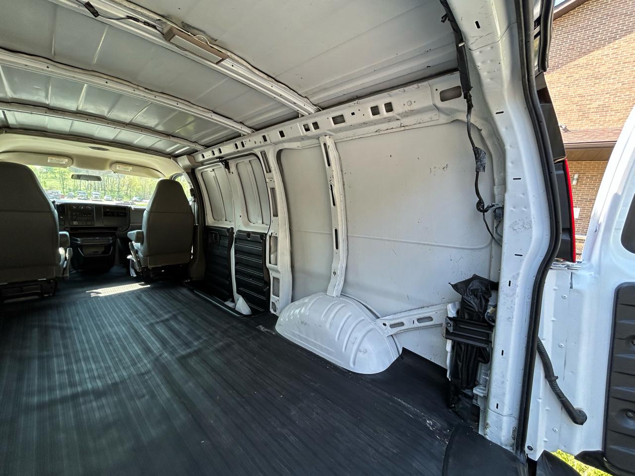 GMC Savana Cargo Van RWD 3500 135" 2007