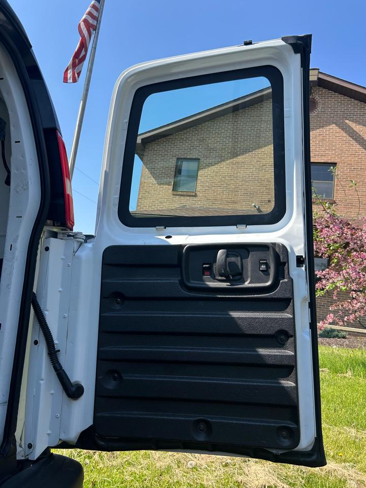 GMC Savana Cargo Van RWD 3500 135" 2007