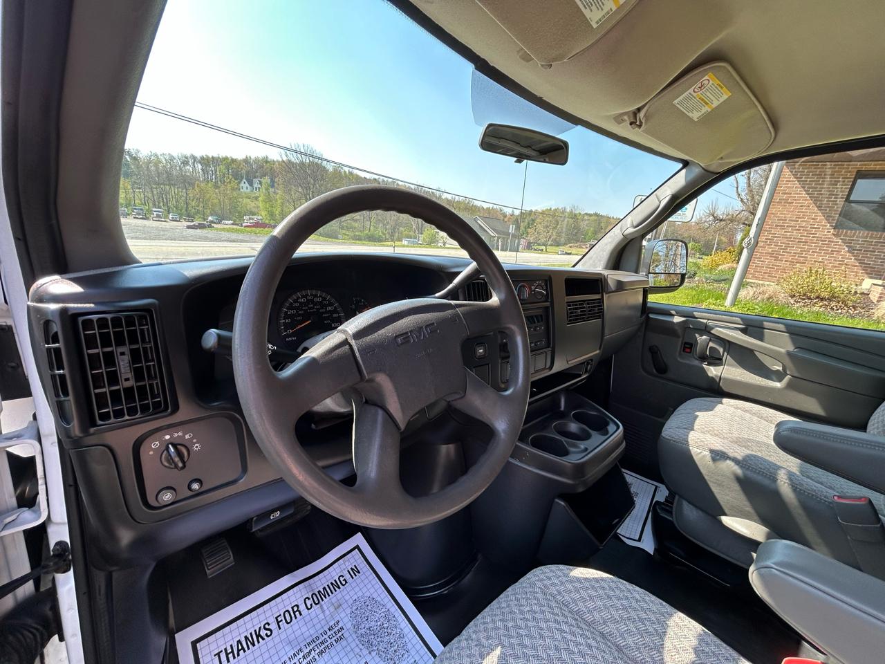 GMC Savana Cargo Van RWD 3500 135" 2007