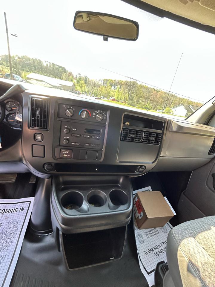 GMC Savana Cargo Van RWD 3500 135" 2007