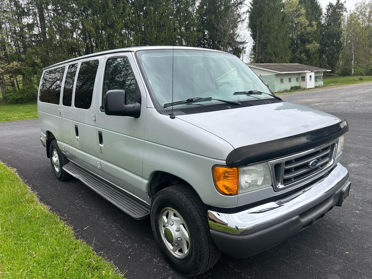 Ford Econoline Wagon E-350 Super Chateau 2006