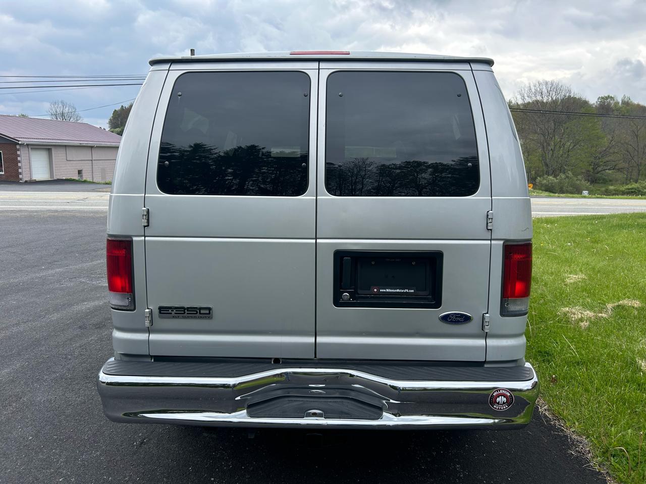 Ford Econoline Wagon E-350 Super Chateau 2006