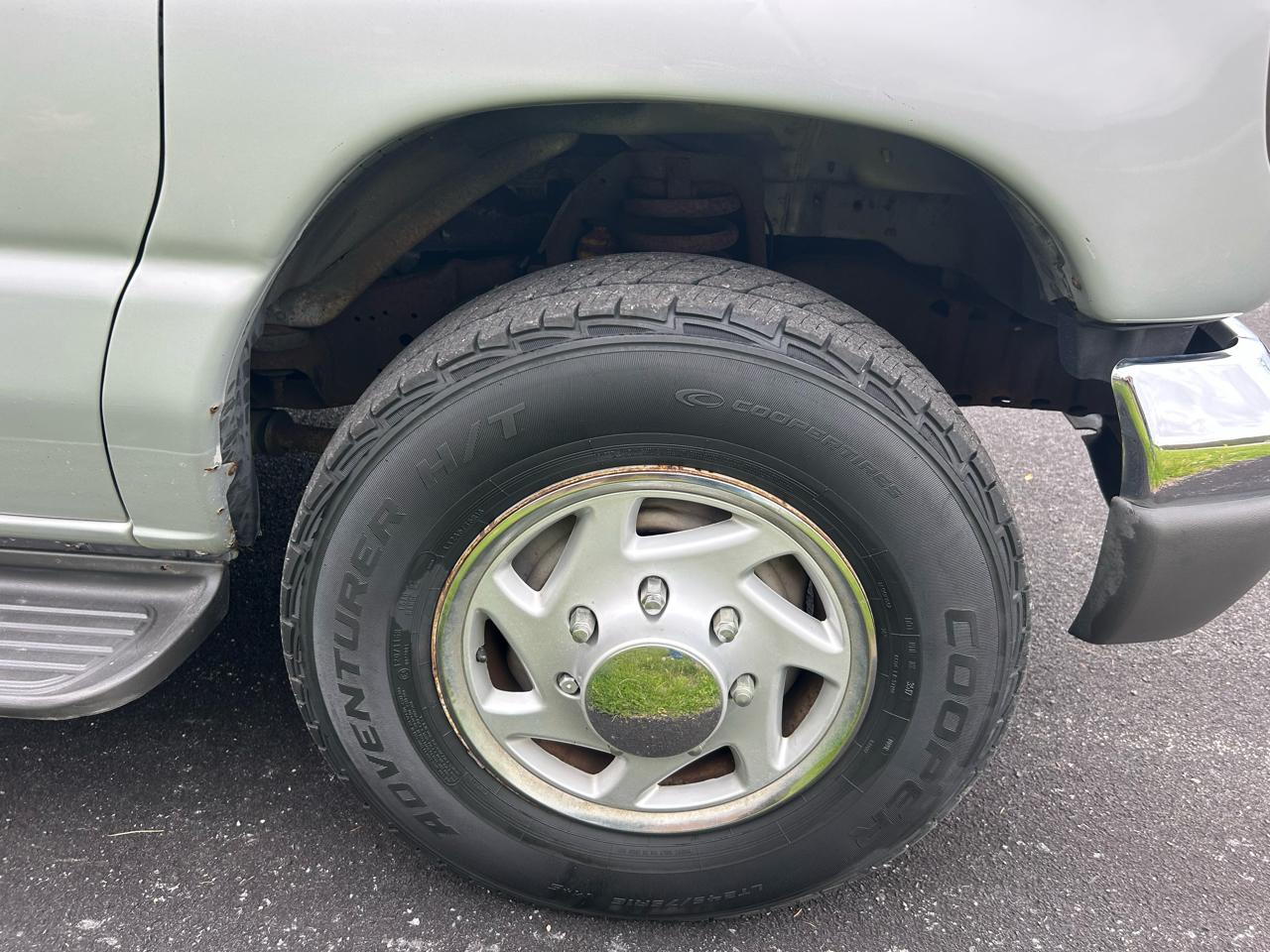 Ford Econoline Wagon E-350 Super Chateau 2006