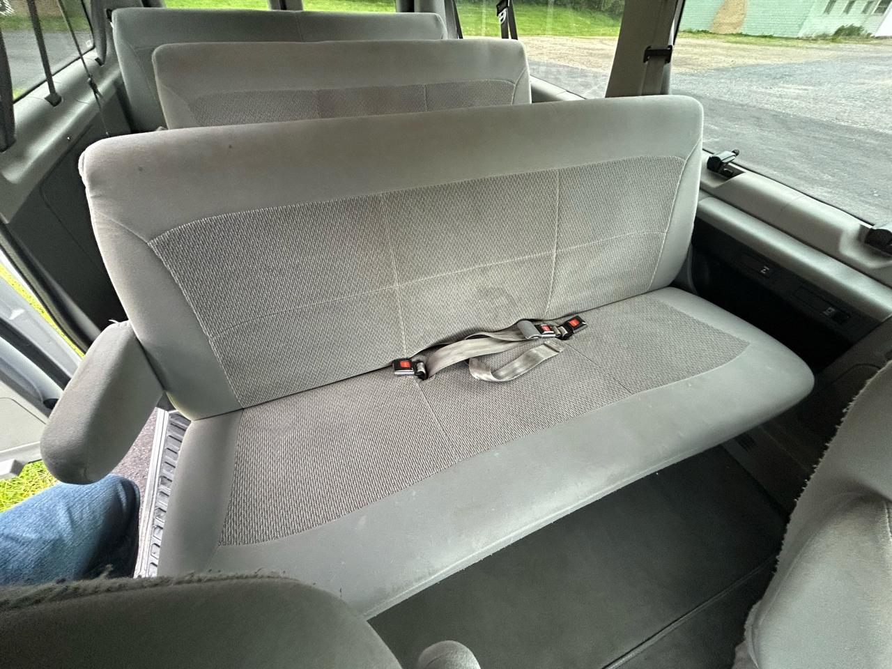 Ford Econoline Wagon E-350 Super Chateau 2006